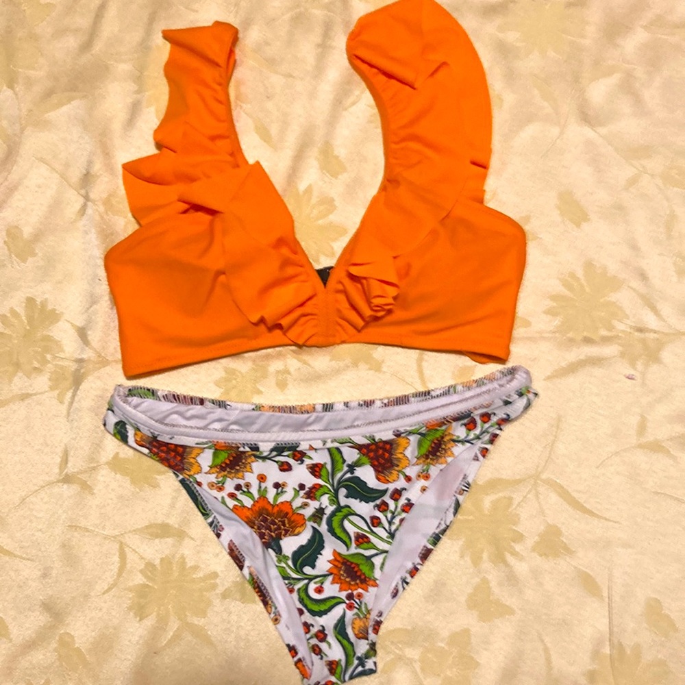 CUPSHE bikini size Medium. Flouncy top in bright orange and multicolored bottom.